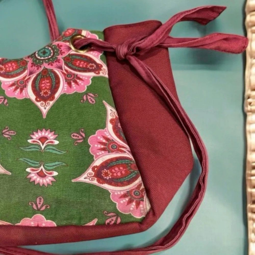 Floral Green and Burgundy Women's lunch Bag tote 15x10in